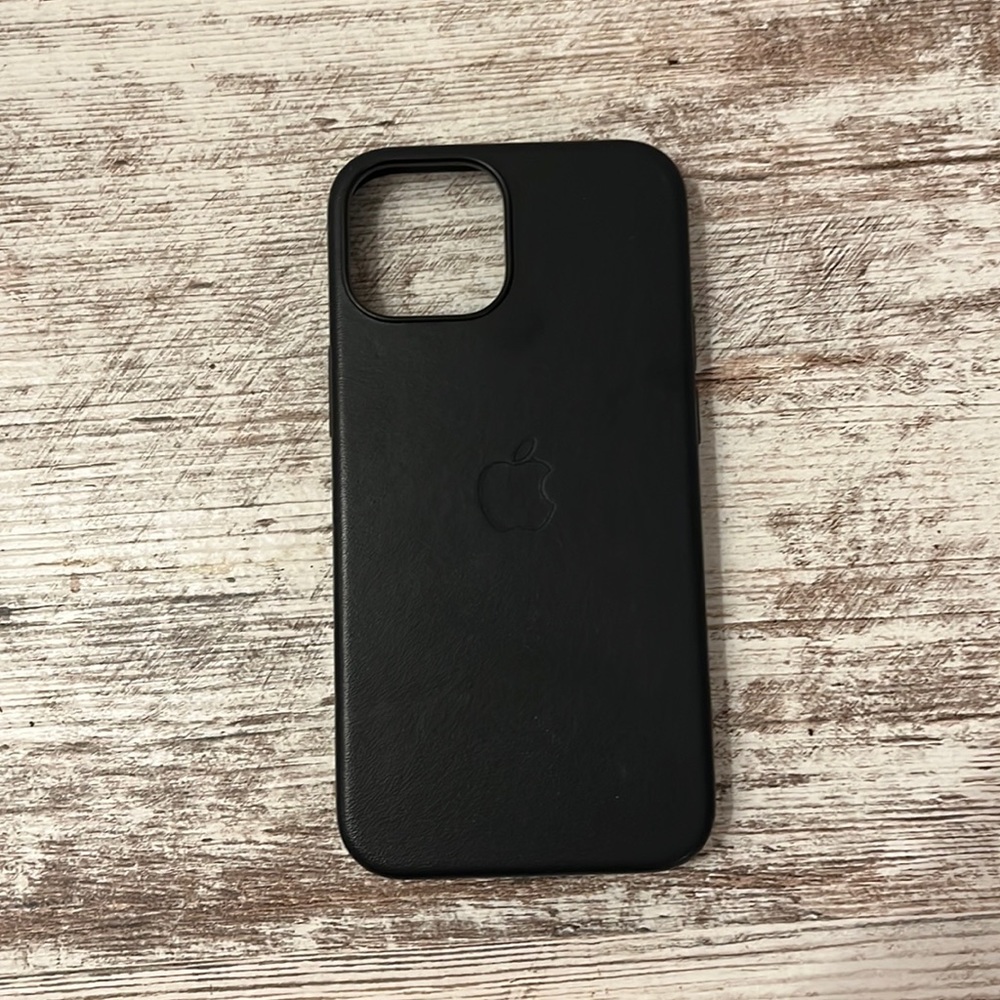 iPhone 13 mini Leather Case with MagSafe
- Midnight Never used